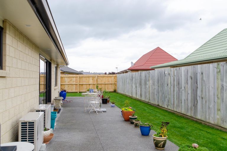 Photo of property in 27 Feist Street, Carterton, 5713