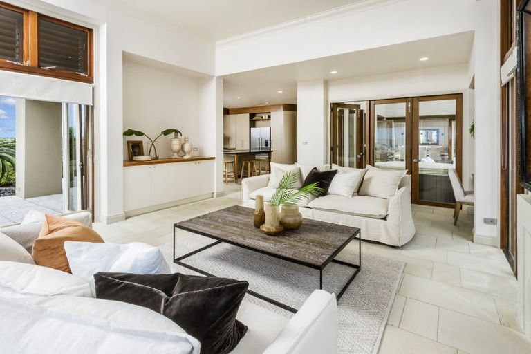 Photo of property in 3a Holiday Road, Milford, Auckland, 0620