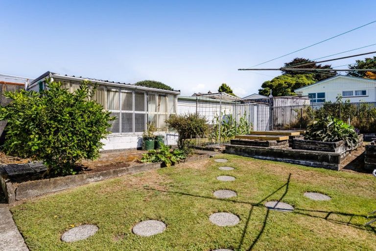 Photo of property in 8 Mahoe Street, Strandon, New Plymouth, 4312