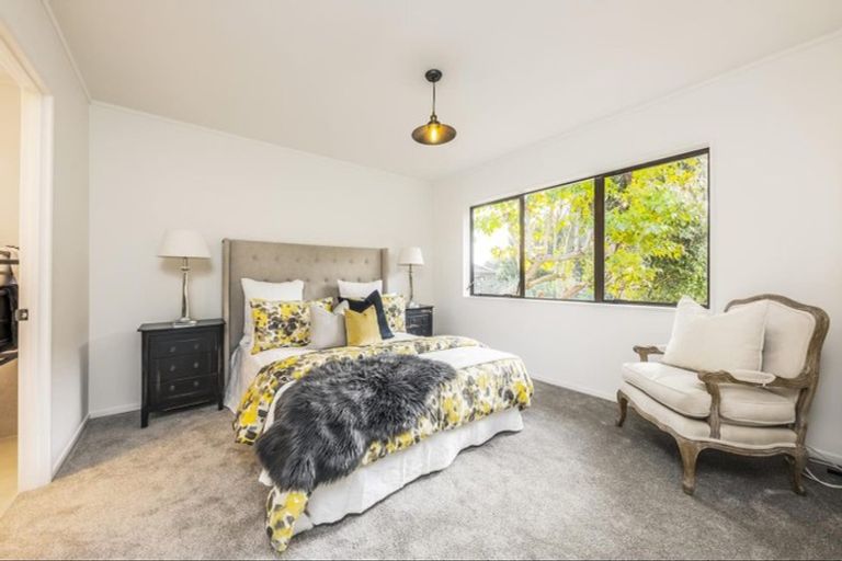 Photo of property in 43 Ewhurst Place, Goodwood Heights, Auckland, 2105