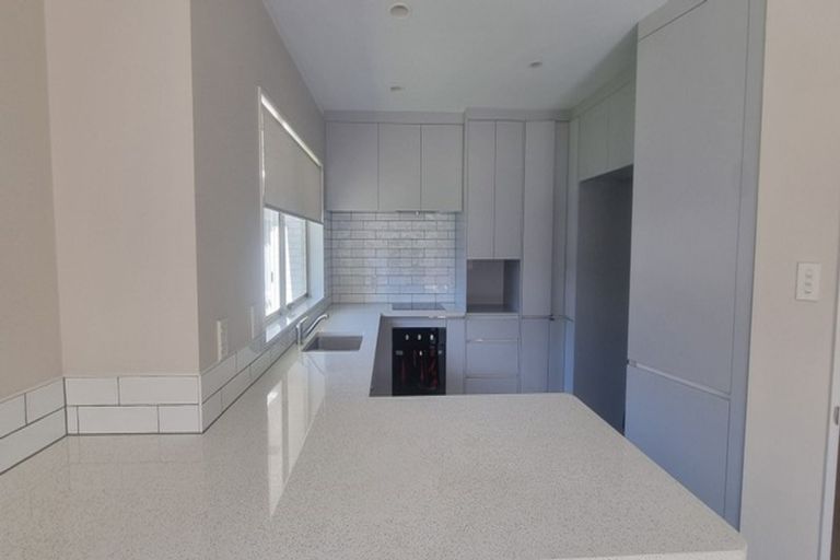 Photo of property in 11 Mako Street, West Harbour, Auckland, 0618