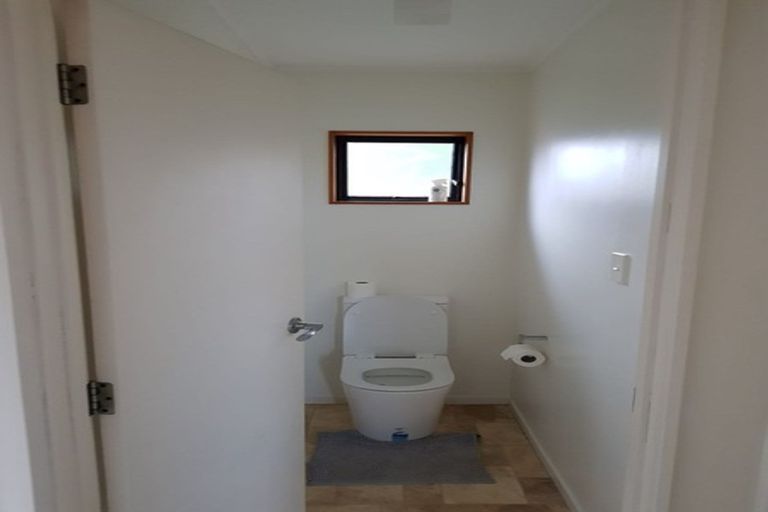 Photo of property in 2/15 Witheford Drive, Bayview, Auckland, 0629