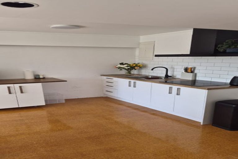 Photo of property in 5 Madison Place, Forrest Hill, Auckland, 0620