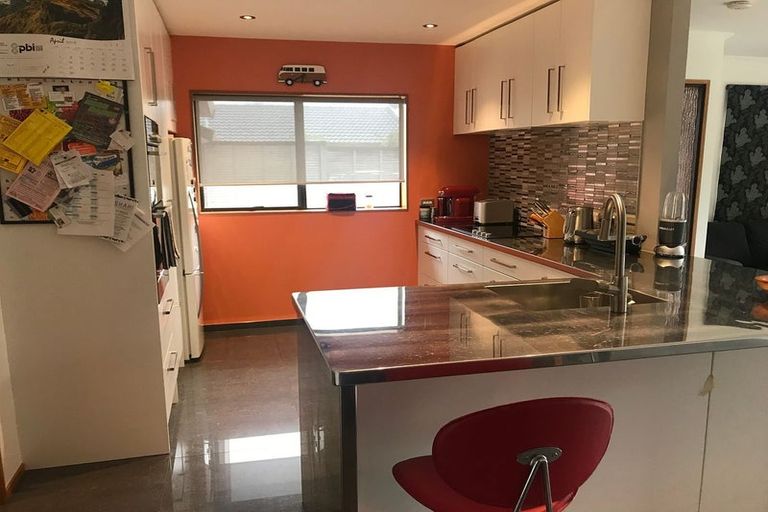 Photo of property in 54 Dignan Street, Point Chevalier, Auckland, 1022