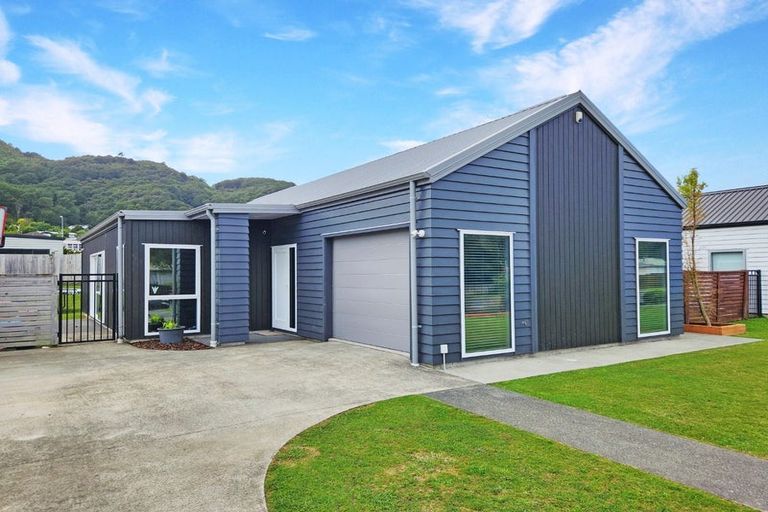 Photo of property in 94 Moohan Street, Wainuiomata, Lower Hutt, 5014
