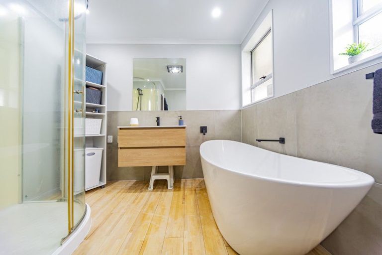 Photo of property in 8 Bryce Place, Kelvin Grove, Palmerston North, 4414