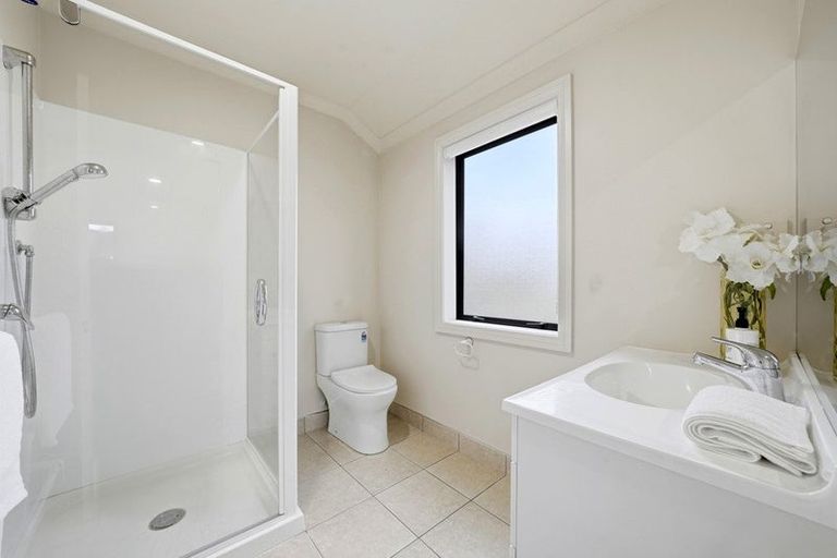 Photo of property in 19 Black Teal Close, Unsworth Heights, Auckland, 0632