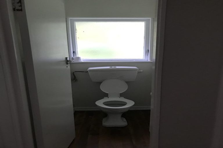 Photo of property in 33 Black Rock Road, Newlands, Wellington, 6037