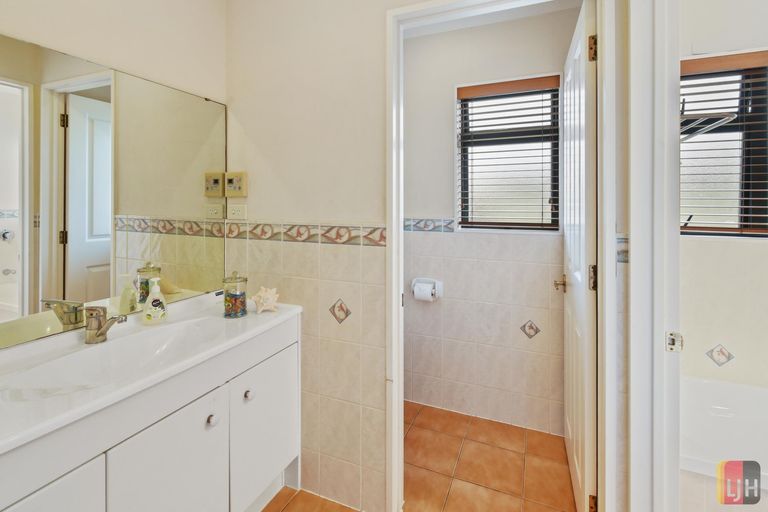 Photo of property in 17 Castlehill Court, Wattle Downs, Auckland, 2103