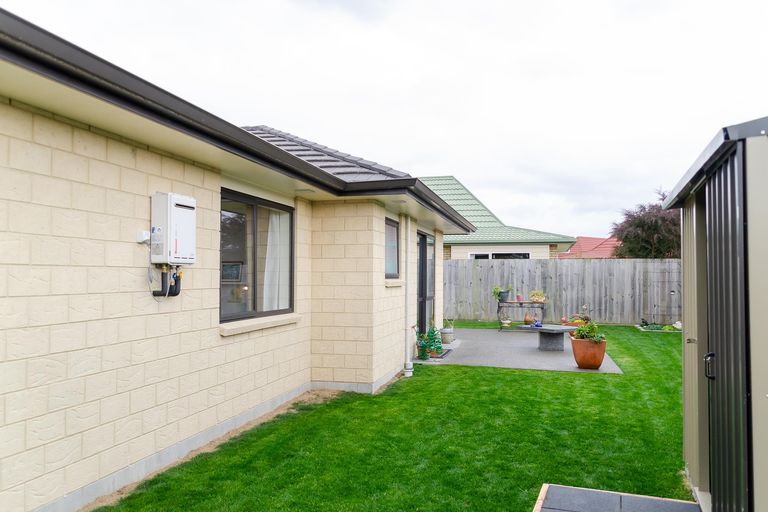 Photo of property in 27 Feist Street, Carterton, 5713