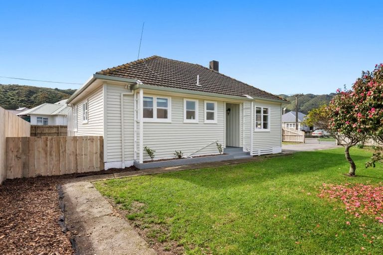 Photo of property in 2 Meldrum Street, Naenae, Lower Hutt, 5011