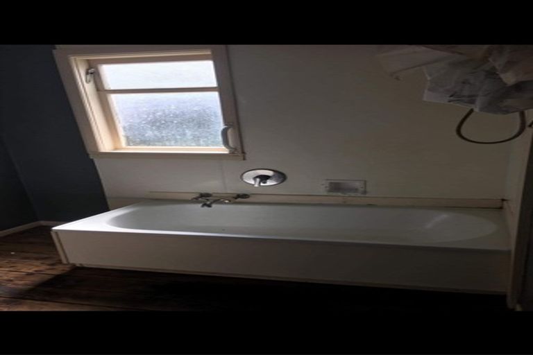 Photo of property in 42 Hussey Street, Waverley, 4510