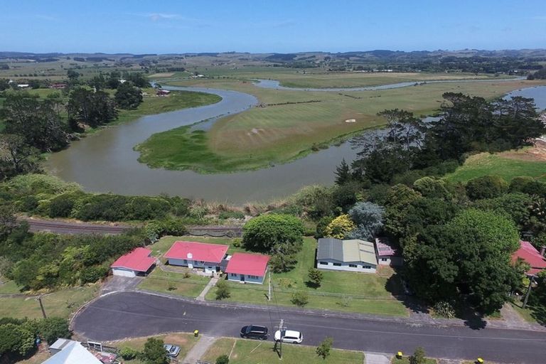 Photo of property in 35 Kowhai Street, Helensville, 0800