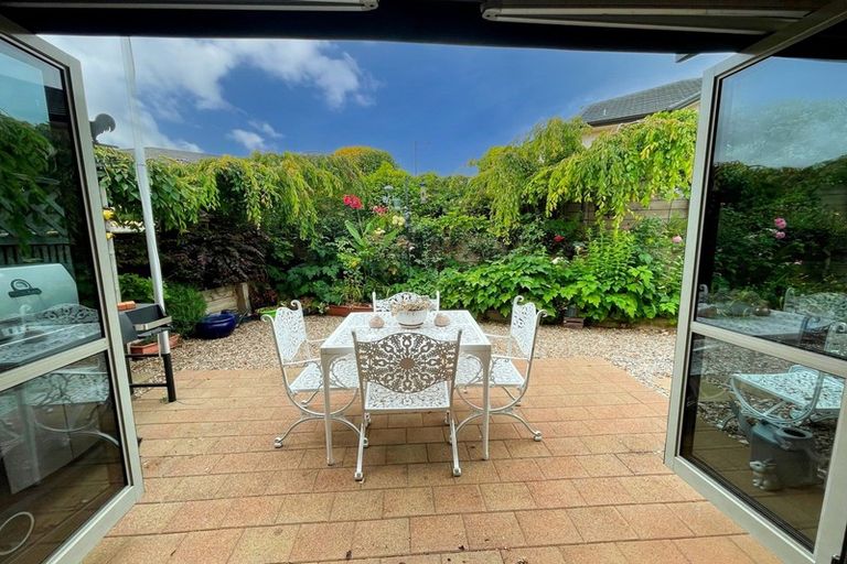 Photo of property in 42 Lakeridge Close, Rangatira Park, Taupo, 3330