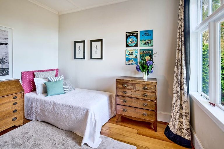 Photo of property in 18 Harbour View Road, Northland, Wellington, 6012