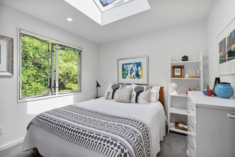 Photo of property in 2/363 Karaka Bay Road, Karaka Bays, Wellington, 6022