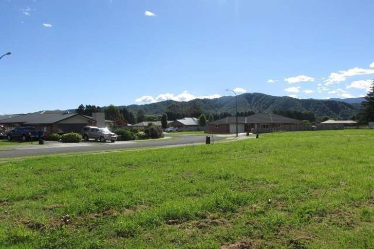 Photo of property in 17 Wicken Place, Reefton, 7830