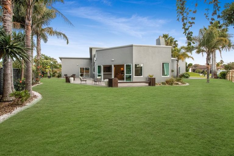 Photo of property in 37 Lothian Brae, Wattle Downs, Auckland, 2103