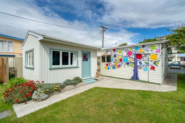 Photo of property in 78 Esplanade, Kaka Point, 9271