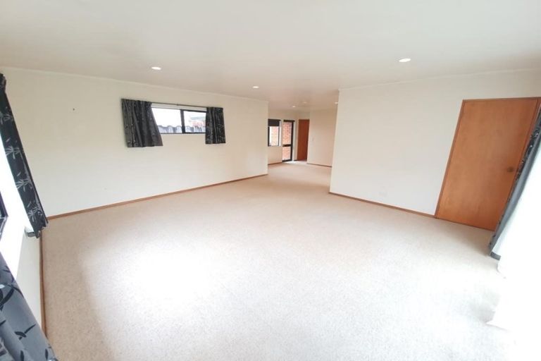 Photo of property in 350e Great South Road, Opaheke, Papakura, 2113