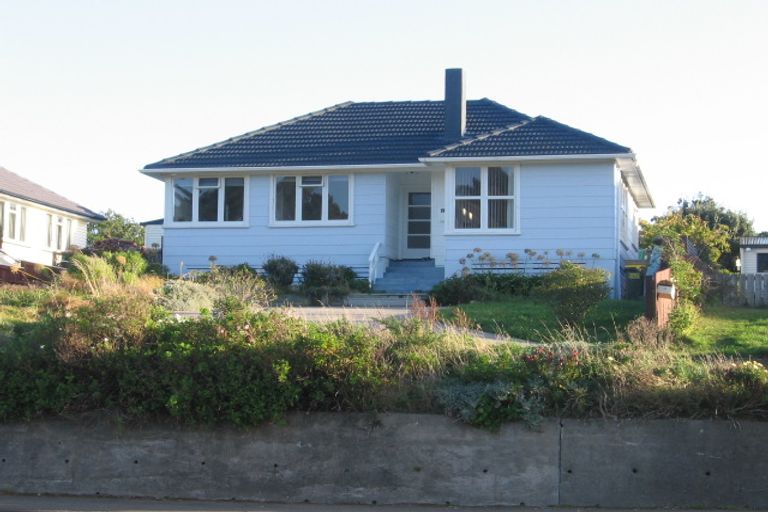 Photo of property in 136 Main Road, Titahi Bay, Porirua, 5022