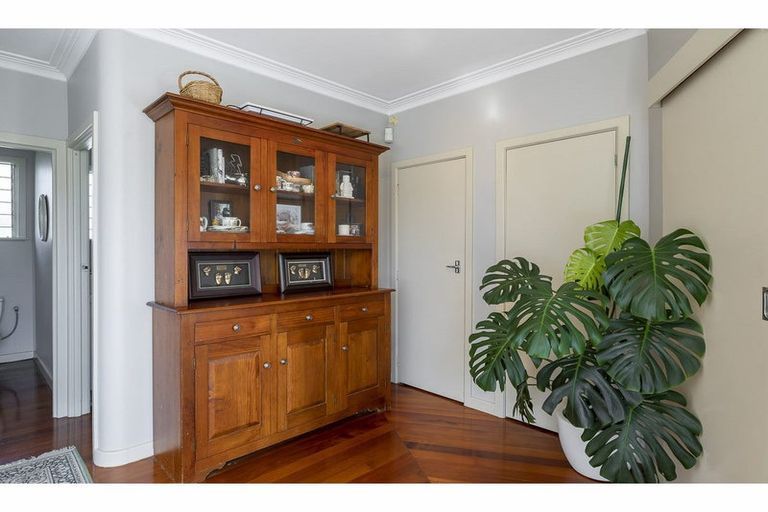 Photo of property in 52 Sylvan Crescent, Te Atatu South, Auckland, 0610