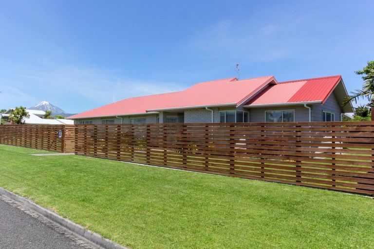 Photo of property in 18 Veale Road, Frankleigh Park, New Plymouth, 4310