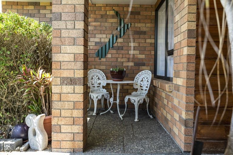 Photo of property in 1/6 Marbeth Court, Botany Downs, Auckland, 2010