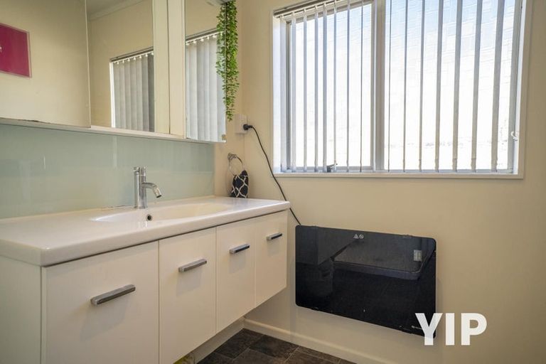 Photo of property in 13a Colchester Crescent, Newlands, Wellington, 6037