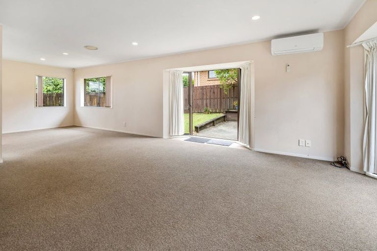 Photo of property in 3/2 Channing Crescent, Botany Downs, Auckland, 2010