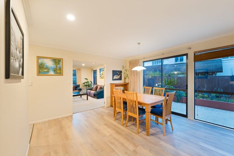 Photo of property in 35 Waimanu Bay Drive, Te Atatu Peninsula, Auckland, 0610