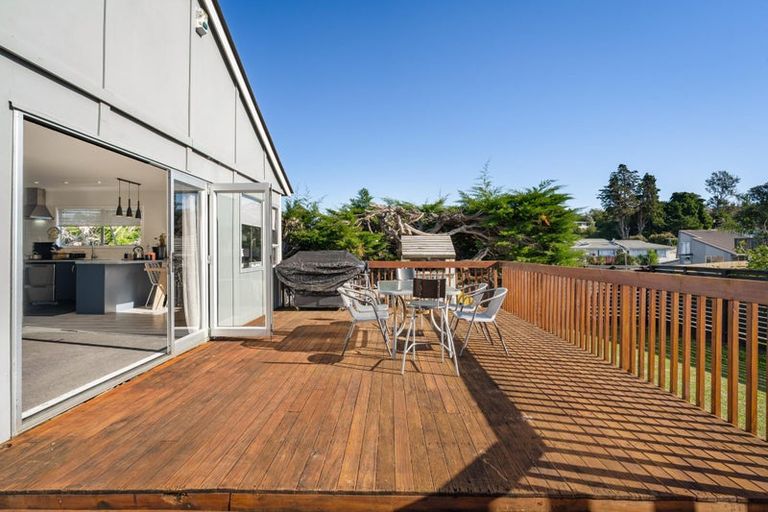 Photo of property in 44 Zita Maria Drive, Massey, Auckland, 0614