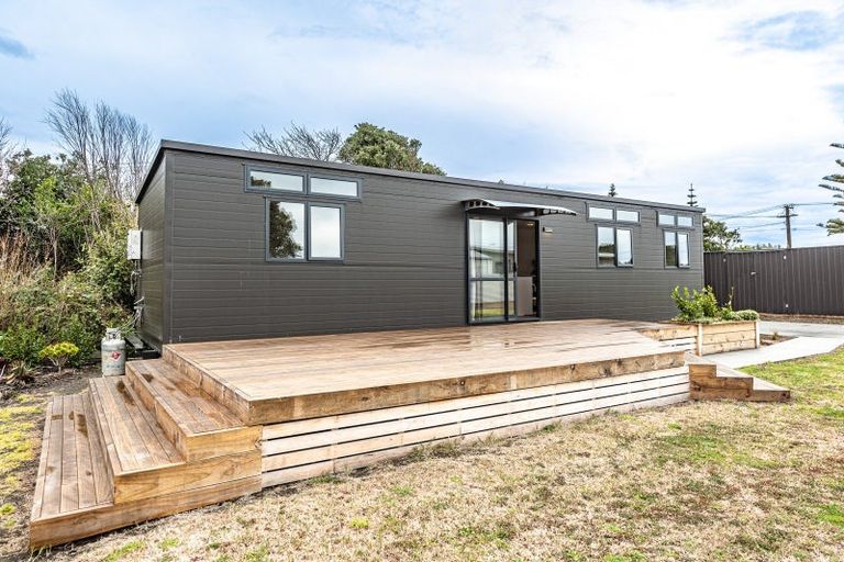 Photo of property in 43 Seafront Road, Castlecliff, Whanganui, 4501