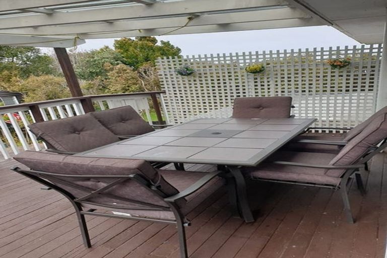 Photo of property in 28 Taupo Street, Green Bay, Auckland, 0604