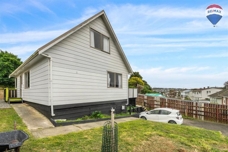 Photo of property in 20a Levant Street, Cannons Creek, Porirua, 5024