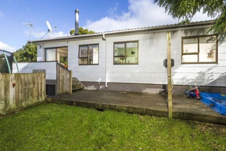 Photo of property in 27a Topliss Drive, Northcross, Auckland, 0632