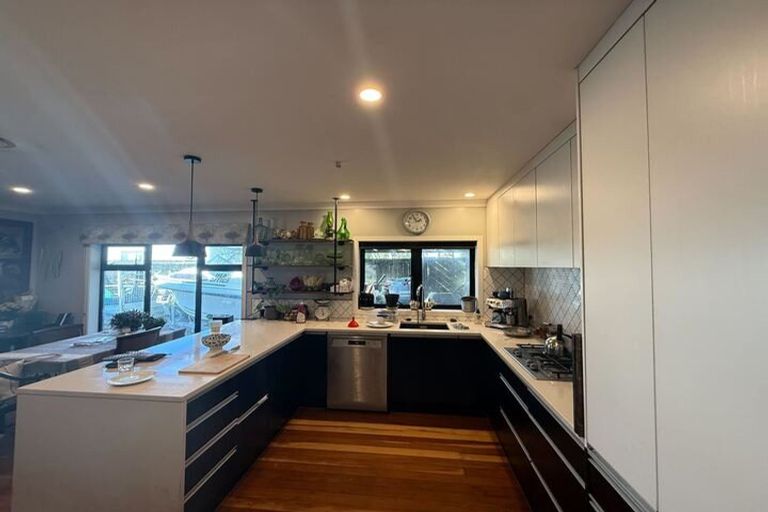 Photo of property in 99 Kitchener Road, Waiuku, 2123