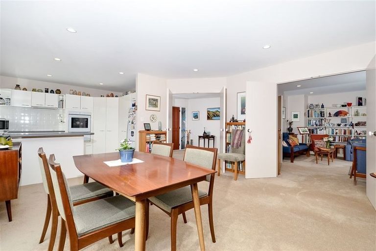 Photo of property in 22 Suncrest Drive, West Harbour, Auckland, 0618