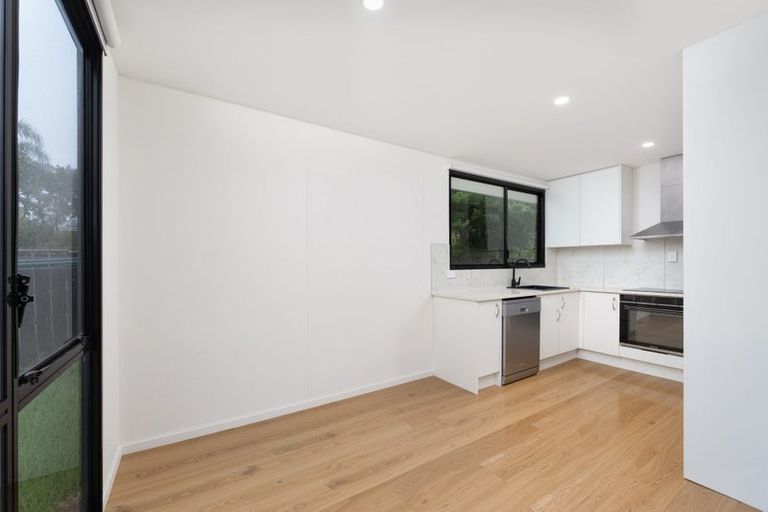 Photo of property in 2/16 Cameron Place, Ranui, Auckland, 0612