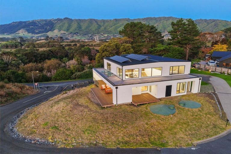 Photo of property in 1 Stetson Rise, Waikanae, 5391