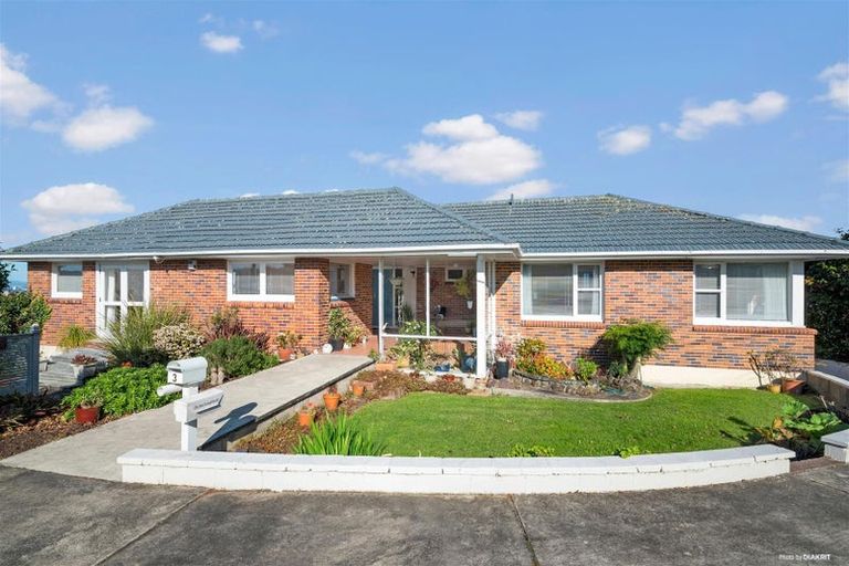 Photo of property in 3 Speedy Crescent, Hillcrest, Auckland, 0627