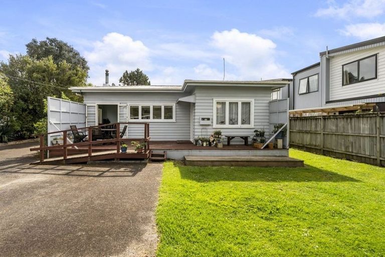 Photo of property in 93 Lynwood Road, New Lynn, Auckland, 0600
