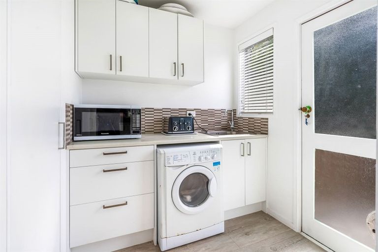 Photo of property in 11 Cottam Grove, Northcross, Auckland, 0632