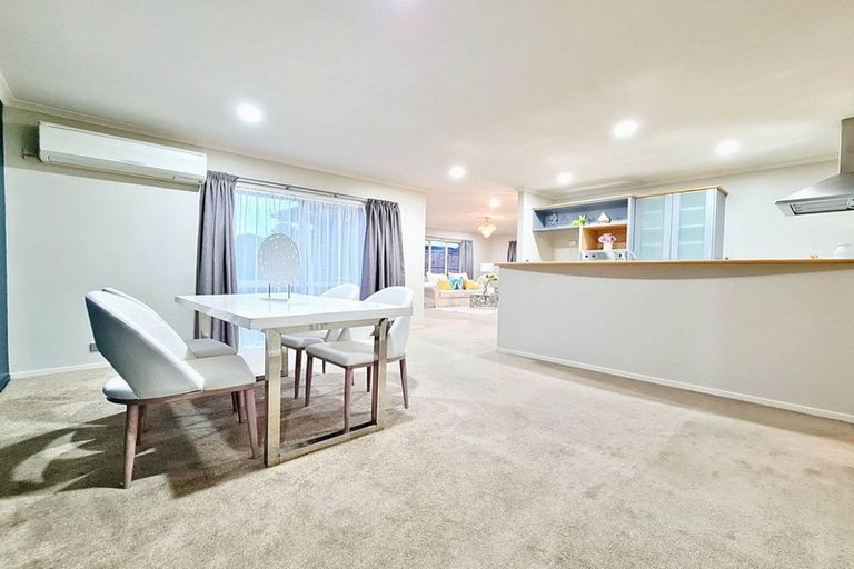 Photo of property in 12 Ironstone Place, Randwick Park, Auckland, 2105