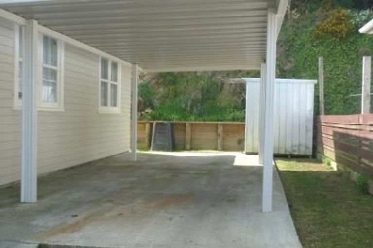 Photo of property in 15 Catherine Crescent, Paparangi, Wellington, 6037