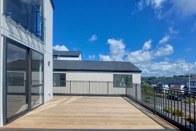 Photo of property in 22 Cavalli Road, Long Bay, Auckland, 0630
