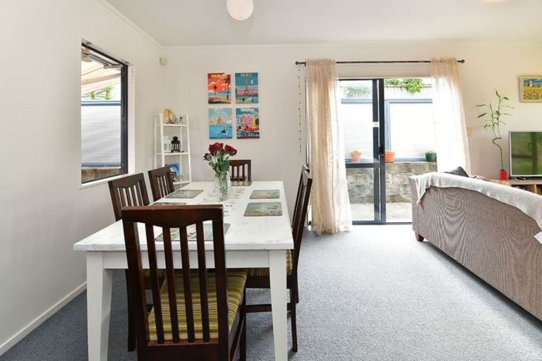 Photo of property in 1/6 Knott Road, Stanmore Bay, Whangaparaoa, 0932