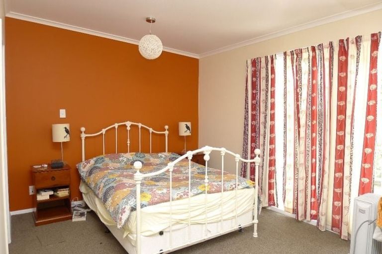 Photo of property in 24 Waikato Street, Island Bay, Wellington, 6023
