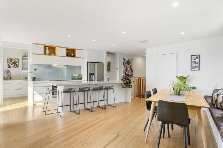 Photo of property in 11 City View Terrace, Birkenhead, Auckland, 0626