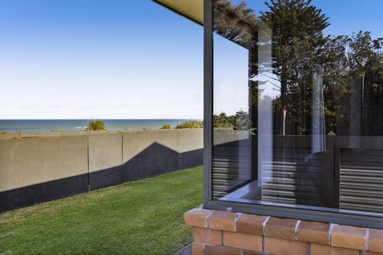 Photo of property in 2 Heaphy Road, Opunake, 4616